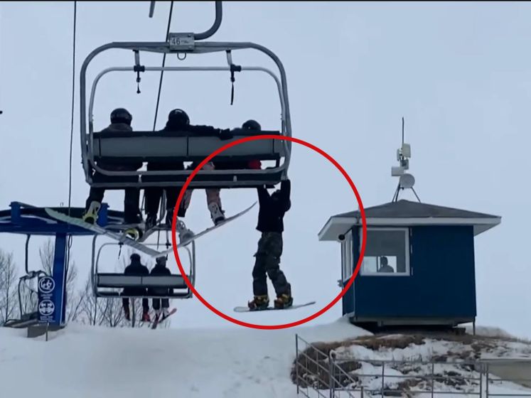 Canadese jongen (12) houdt zich minutenlang vast aan skilift
