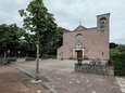 Pilsje drinken vlak voor het altaar in Achterhoekse kerk is volgens bisdom heiligschennis 