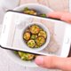 Je telefoon checken tijdens het eten? Niet in dit restaurant