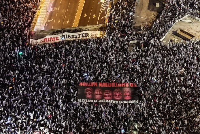 Tienduizenden Israëli kwamen op straat om hun ongenoegen te uiten over de geplande hervormingen binnen justitie.