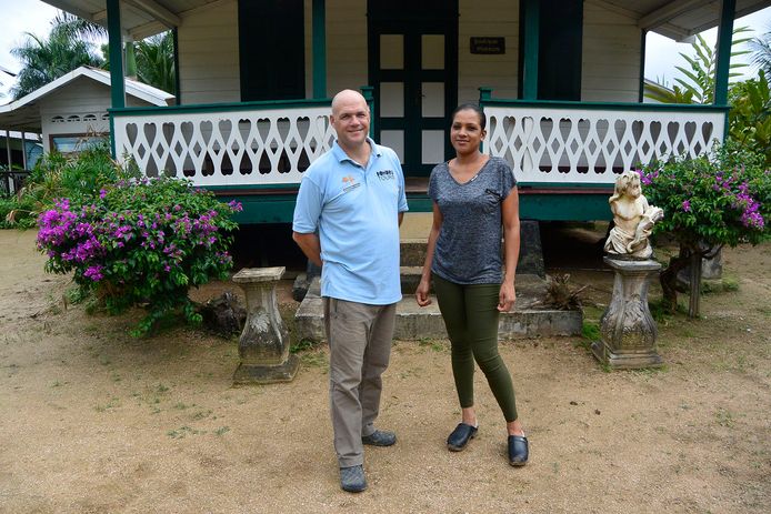 Bas Spek en Marsha Mormon op Plantage Bakki in Suriname.