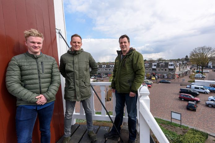 Bram Kusters, Kaspar Dam en Marcel Louwers moesten hun stichting Podia Cultura opdoeken, maar alsnog ontfermt een stichting zich over het mobiele podium.