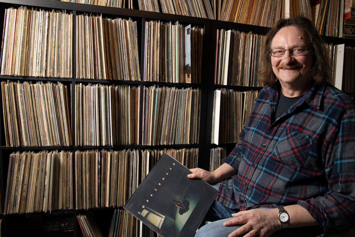 Rinus (67) heeft duizenden elpees, cd's en cassettebandjes in huis ...