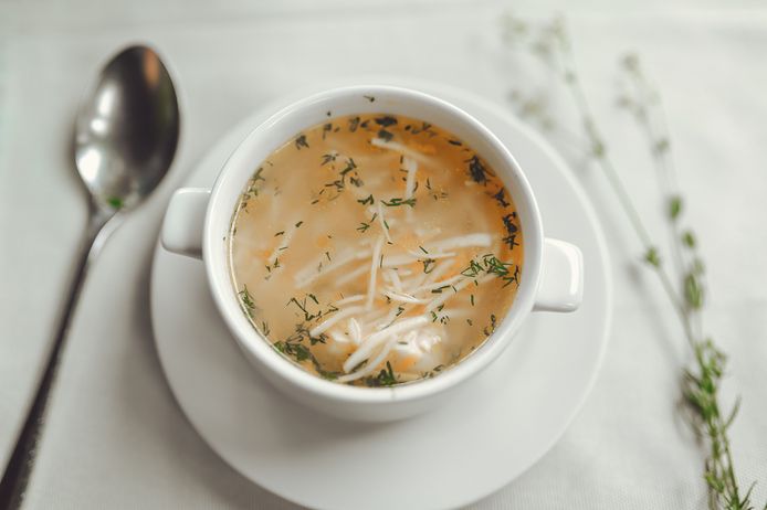 Helpt kippensoep om je te genezen van een griep of verkoudheid of is dat een fabel?