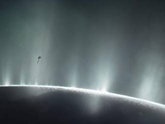 Heetwaterbronnen op Saturnusmaan Enceladus maken leven mogelijk