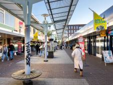 Tonnen om ‘verloedering’ winkelcentrum Malburgen te stoppen: wat moet veranderen? ‘Ik vind het zo wel goed’