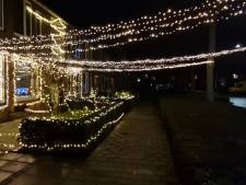 Buren moeten hun kerstlampjes weghalen boven de stoep: ‘Maar het hele centrum vol hangen mag wel’