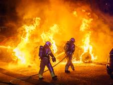 Twee auto’s gaan ’s nachts in vlammen op in Houten