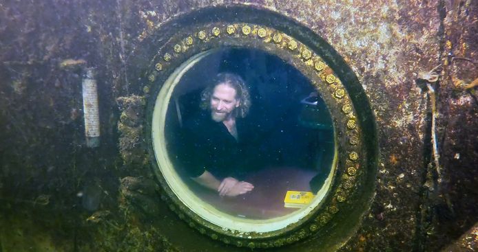 Professor Joe Dituri  in de Jules’ Undersea Lodge.