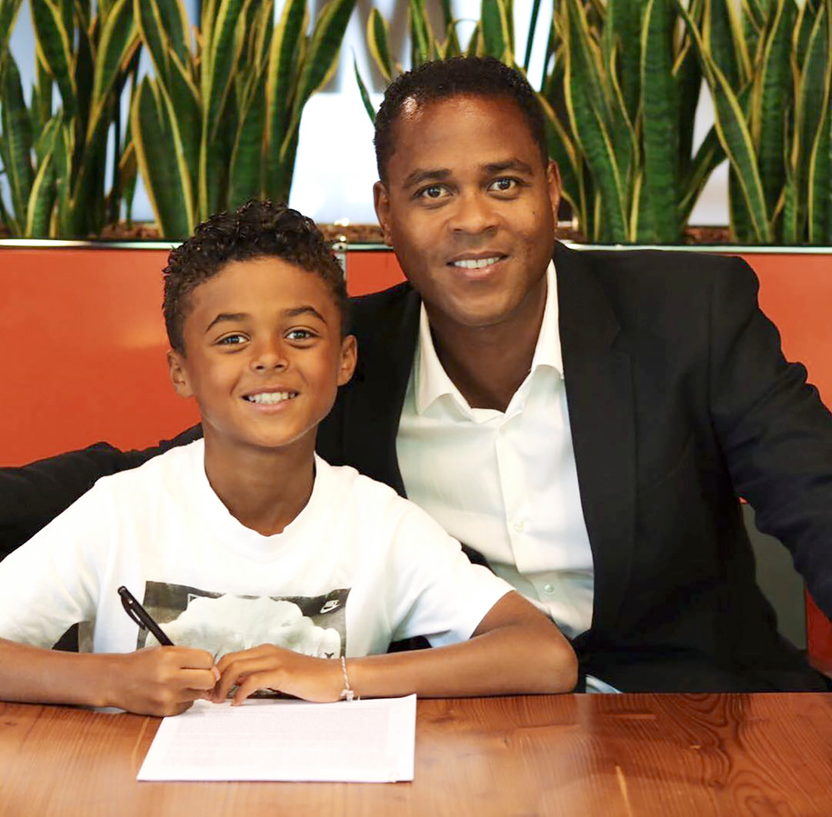 Wat Bezielt Nike Om 9 Jarige Shane Kluivert Te Contracteren Foto Adnl 