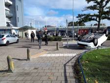 Auto over de kop geslagen bij botsing in Nijmegen
