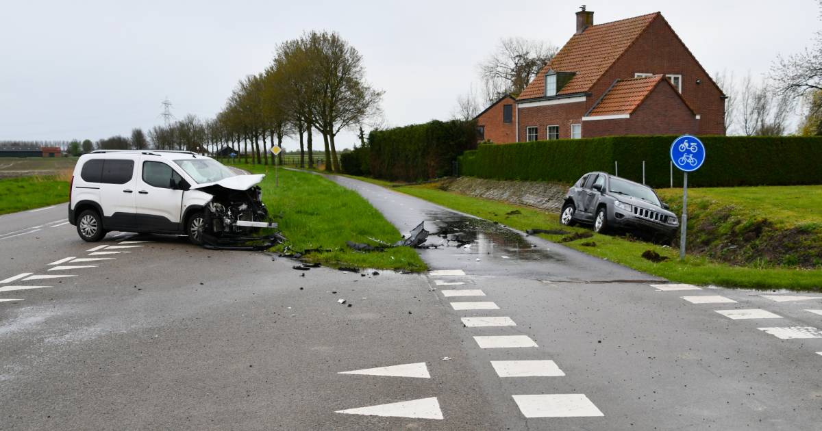 Drie gewonden bij botsing in IJzendijke.