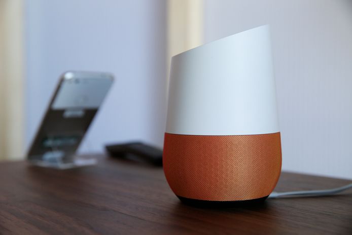 Google Home, de slimme speaker waarmee je Google Assistent kan aanspreken.