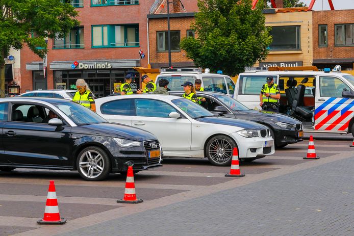 Controle van patserbakken op de Woenselse Markt in 2019
