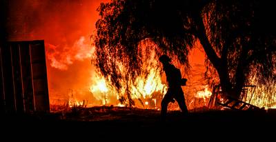 Des milliers de personnes menacées par un incendie en Californie