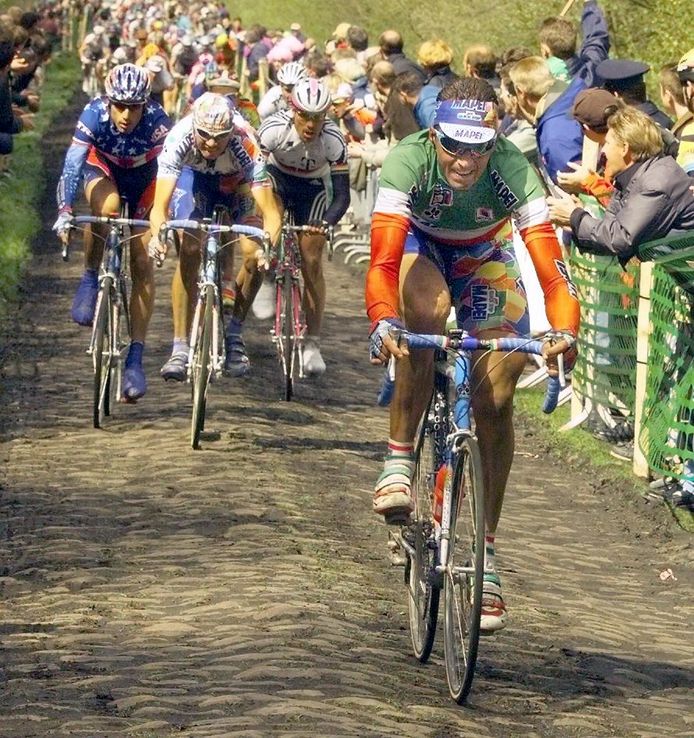Andrea Tafi in Parijs-Roubaix.
