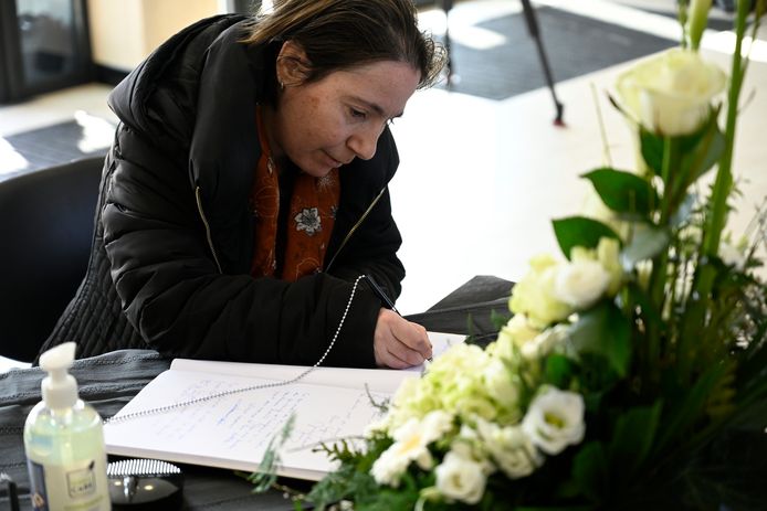 In het stadhuis van La Louvière is er een rouwregister geopend voor de slachtoffers van het drama.