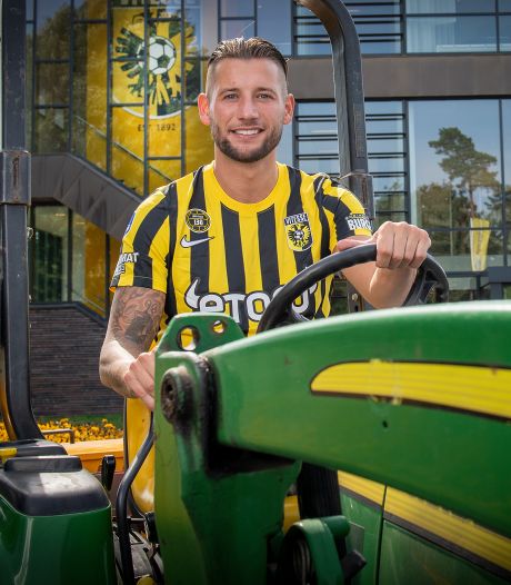 ‘Il Trattore’ Mitchell Dijks tekent bij Vitesse: ‘Samen strijden om het tij te keren’