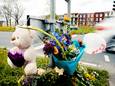 Herdenkingsplek met bloemen op de Biltse Rading waar een 5-jarig jongetje en 66-jarige vrouw het leven lieten na dodelijke aanrijding.