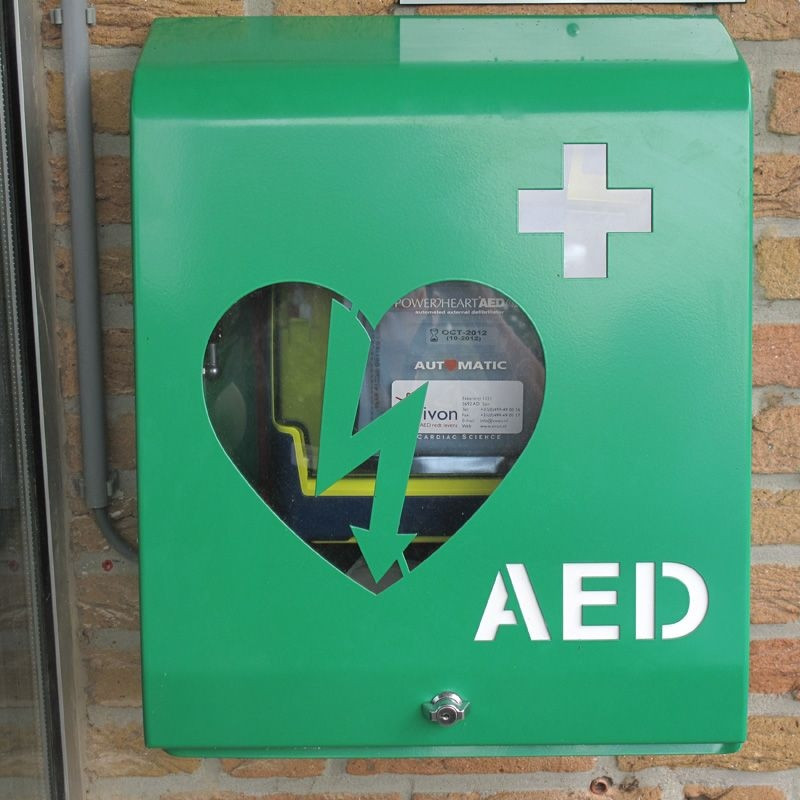 AEDapparaat bij Foto Konijnenberg Foto tubantia.nl