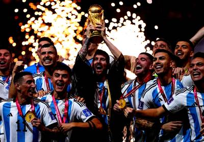 Onwezenlijk! Argentinië van de hemel naar de hel en terug, ook hattrick Mbappé kan Messi en co niet van derde wereldtitel houden