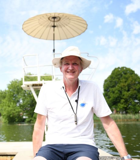 Hengeloër Robert Effting heeft mooiste baan van de wereld: badmeester in het Tuindorpbad