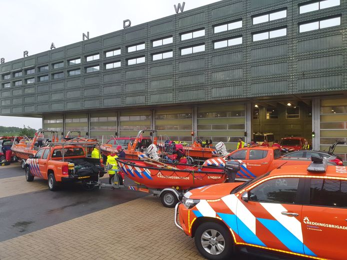 Een team van de reddingsbrigade Middelburg is, net als die uit Goes, uitgerukt naar Limburg.