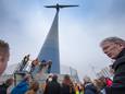 Een grote windturbine elders in Overijssel, want buiten Twente worden wel volop windturbines gebouwd.