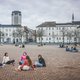 Stad Gent tekent krijtcirkels op Sint-Pietersplein ‘om studenten te helpen in hun bubbel te blijven’