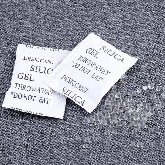 De zakjes met Silica Gel.