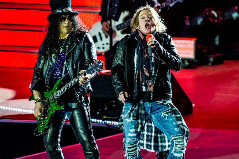 Guns N' Roses met Slash (l.) en Axl Rose op Graspop in 2018. Beeld Stefaan Temmerman