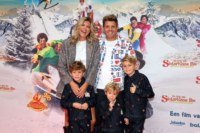 IN BEELD. Niels Destadsbader met petekindjes en Jaap Reesema met gezin ...
