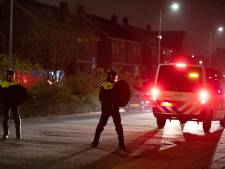 Vuurwerk, verkleedkleren en heel veel politie: hoe de zaterdagavond op Urk opnieuw ontspoort