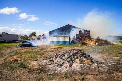 Schuur met stro afgebrand in Bakel, vuur breidt niet uit naar dieseltank