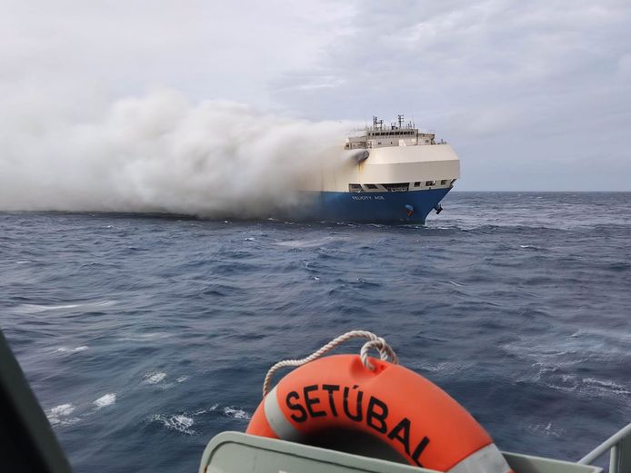 Pictures of Felicity Ace burning.