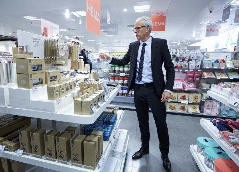 Topman van de HEMA, Ronald van Zetten, tijdens de presentatie van de vernieuwde Hema in Rotterdamse Koopgoot. Beeld anp