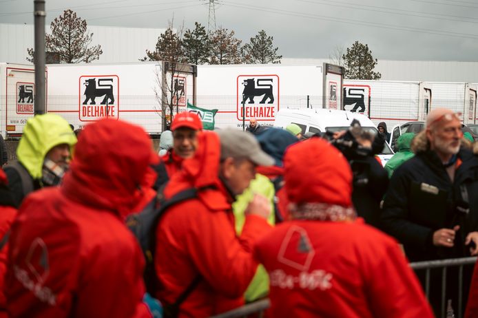 De vakbonden en directie van Delhaize blijven lijnrecht tegenover elkaar staan.