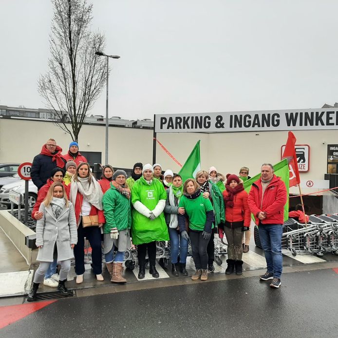 De vakbonden aan de Delhaize van Aalst.