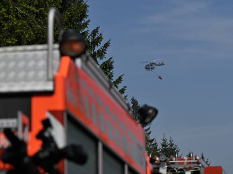 “Le feu brûle toujours”: un seul hélicoptère ne suffit pas pour éteindre l’incendie dans les Fagnes