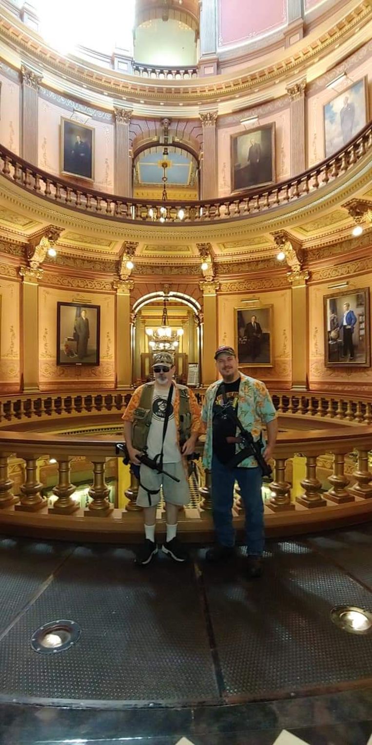 Lee Miracle (links) in het parlementsgebouw van Michigan. Beeld free