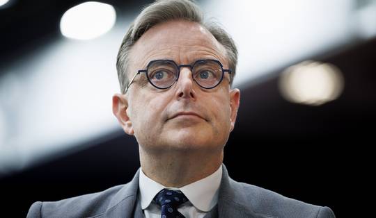 Anders flirt met kiesdrempel, N-VA en Vlaams Belang zijn grootste partijen in nieuwe peiling