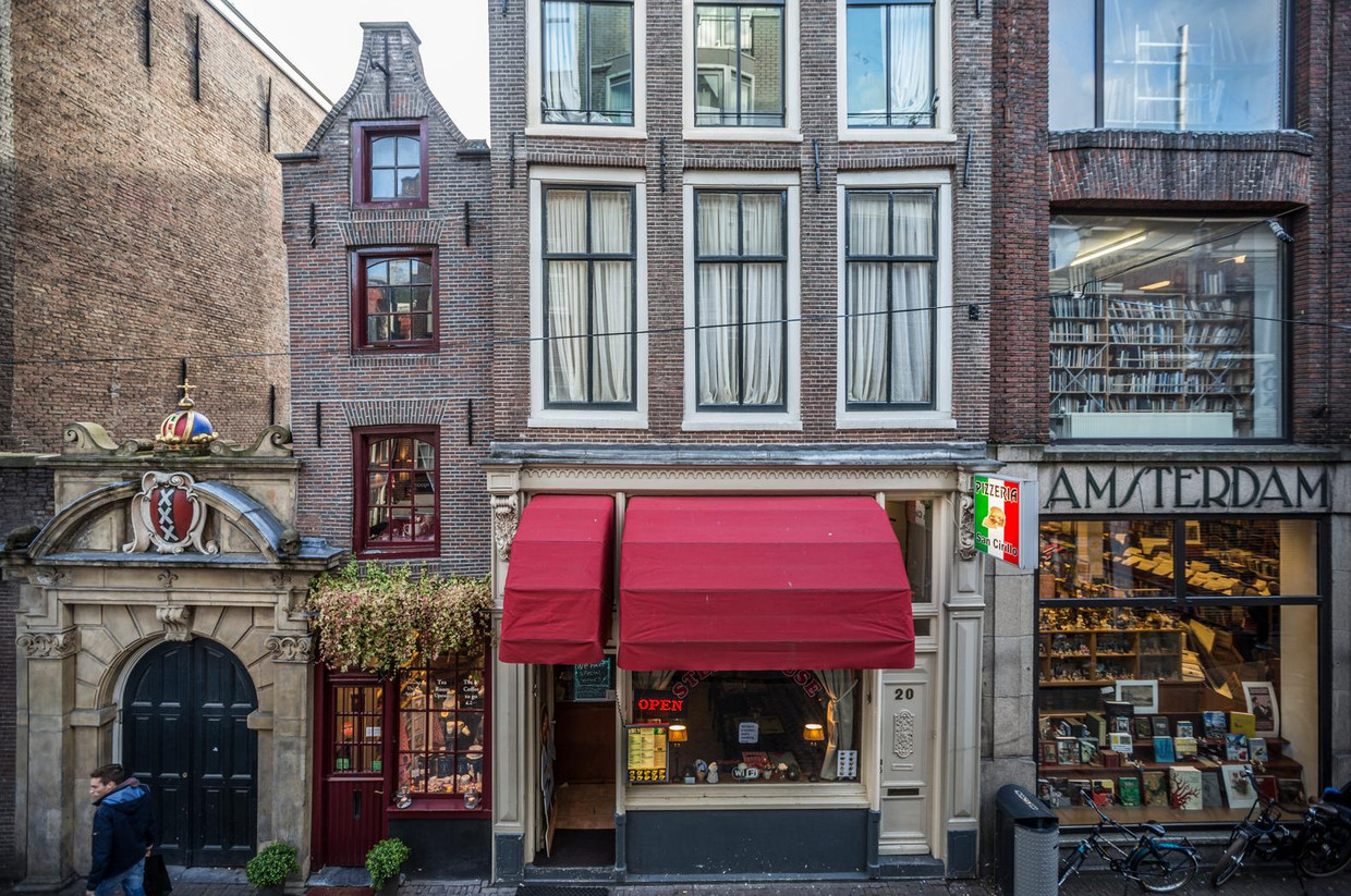 2 m breed, 10 m diep Stadsherstel restaureert kleinste pand Het Parool