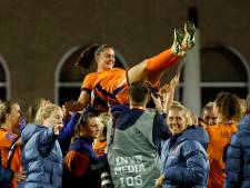 Emotionele Lieke Martens wint in laatste thuisinterland met Oranje Leeuwinnen: ‘Ik ben sprakeloos’