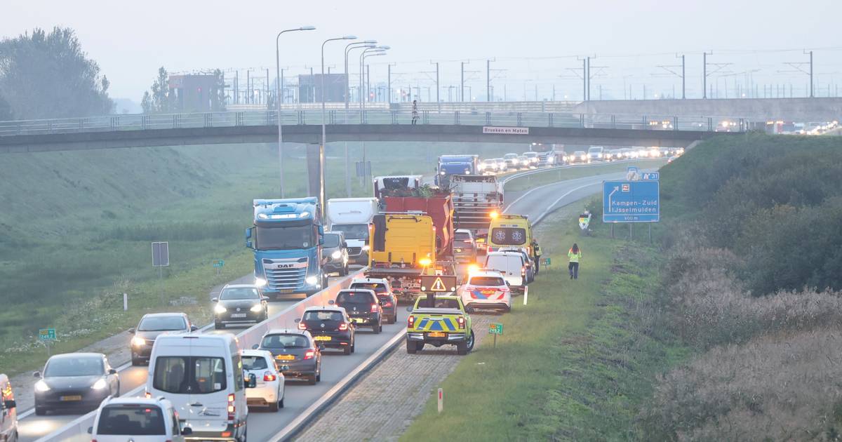 Botsing op N50 bij Kampen leidt tot forse vertraging in beide richtingen.