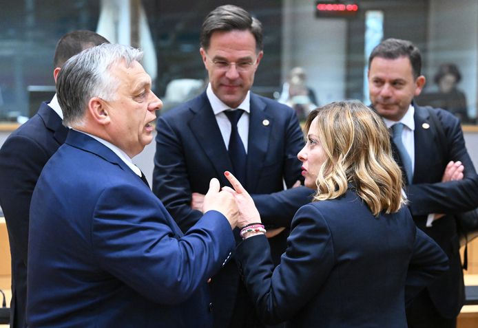 De Hongaarse premier Orbán, Nederlandse premier Rutte en de Italiaanse premier Meloni in Brussel.