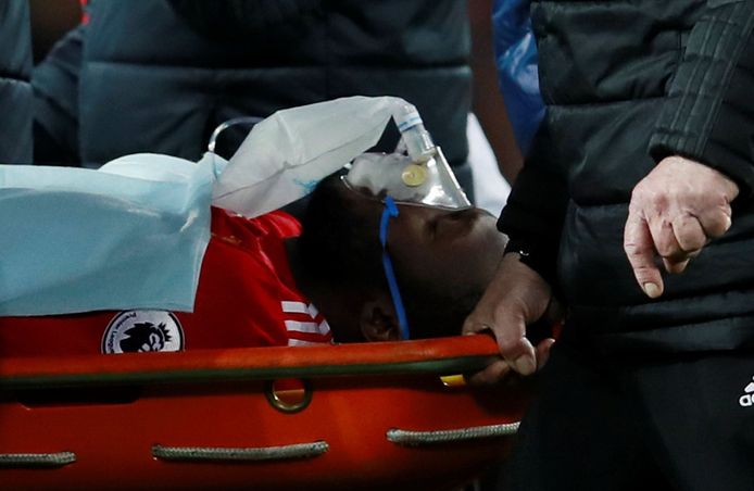 Soccer Football - Premier League - Manchester United vs Southampton - Old Trafford, Manchester, Britain - December 30, 2017   Manchester United's Romelu Lukaku is stretchered off after sustaining an injury       Action Images via Reuters/Jason Cairnduff    EDITORIAL USE ONLY. No use with unauthorized audio, video, data, fixture lists, club/league logos or "live" services. Online in-match use limited to 75 images, no video emulation. No use in betting, games or single club/league/player publications.  Please contact your account representative for further details. © PHOTO NEWS / PICTURE NOT INCLUDED IN THE CONTRACTS  ! only BELGIUM !