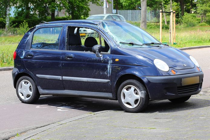 De auto raakte flink beschadigd door het ongeval.