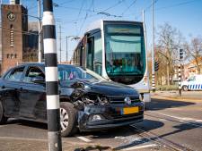Automobilist gewond na botsing met tram in Rotterdam-Zuid
