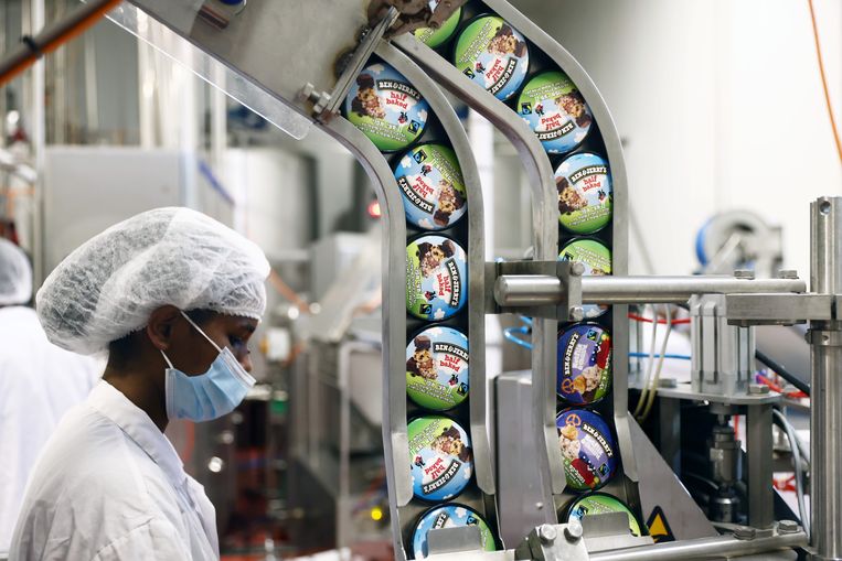 De productie van Ben & Jerry’s ijsjes in een fabriek in Israël. Beeld Reuters