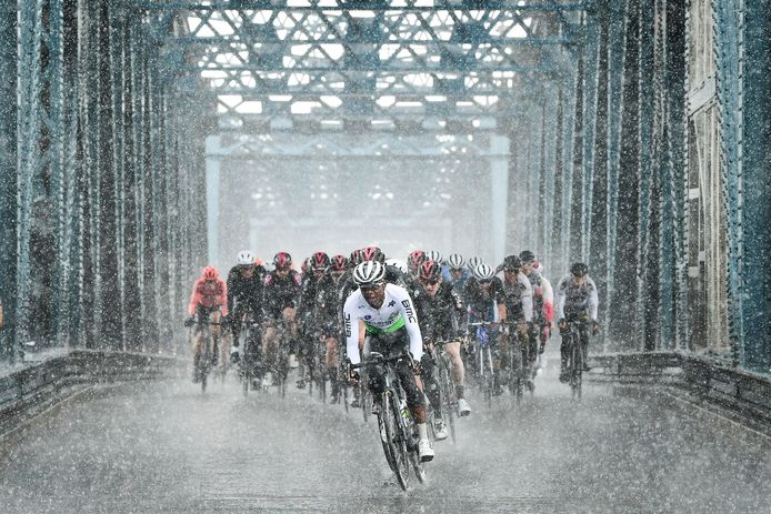 Het regent pijpenstelen in de Ronde van Yorkshire. Renners hebben twee à drie dosissen ketonen nodig per wedstrijd.
